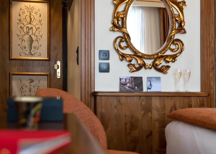 Hotell De La Loze 4*