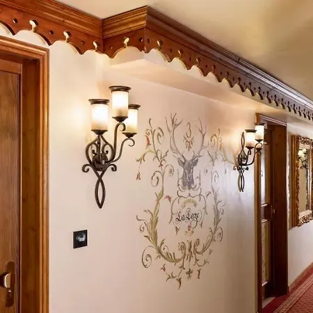 Otel De La Loze 4*