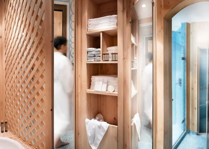 Ξενοδοχείο De La Loze 4*