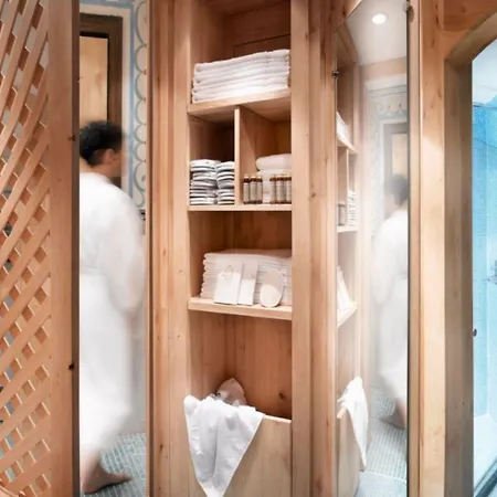 Szálloda De La Loze 4*