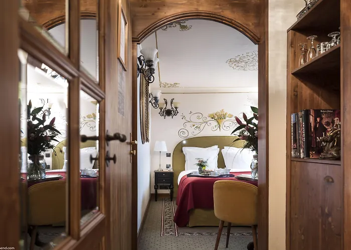 Hotell De La Loze 4*